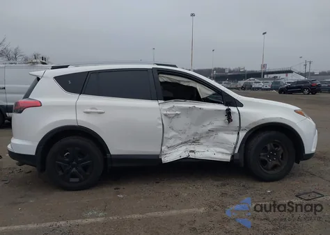 2018 Toyota Rav4 Le z USA, uszkodzony, nr VIN JTMBFREV1JD241818